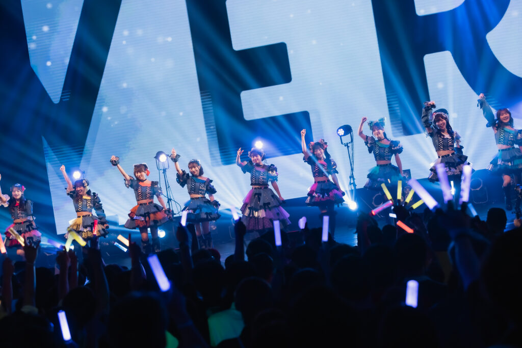 終わらないための、最初のエンドロール 〜NEVER END ROLL、9人が刻んだデビューの夜を見届けて〜