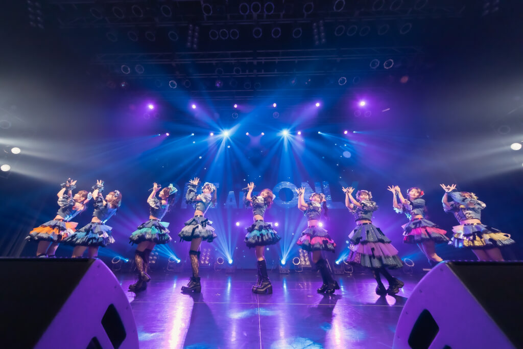 終わらないための、最初のエンドロール 〜NEVER END ROLL、9人が刻んだデビューの夜を見届けて〜
